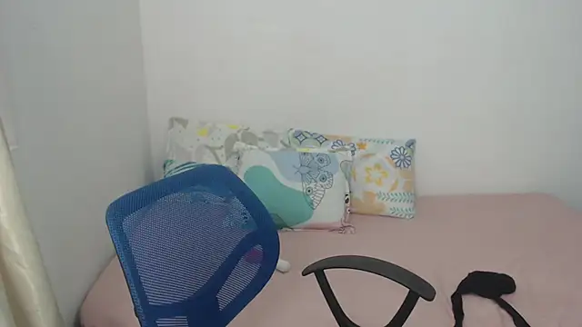 Snapshot of Tiiana chatting on December 2, 2025, 2:30 pm Tiiana online show from December 2, 2025, 2:30 pm