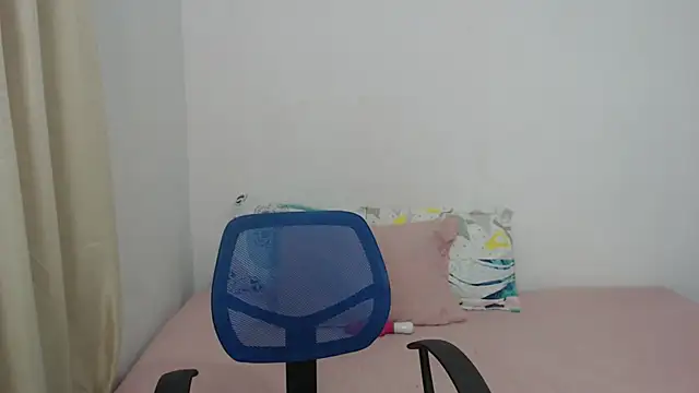 Snapshot of Tiiana chatting on November 30, 2025, 3:46 pm Tiiana online show from November 30, 2025, 3:46 pm