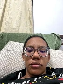 Snapshot of Valen1800 chatting on November 28, 2025, 12:44 am Valen1800 online show from November 28, 2025, 12:44 am