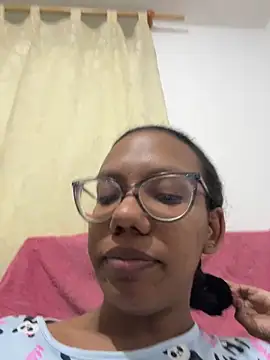 Snapshot of Valen1800 chatting on November 7, 2025, 1:21 am Valen1800 online show from November 7, 2025, 1:21 am