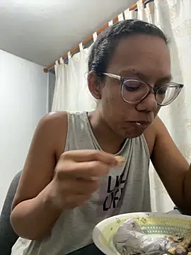 Snapshot of Valen1800 chatting on November 19, 2025, 12:43 am Valen1800 online show from November 19, 2025, 12:43 am