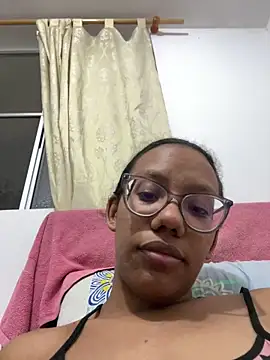 Snapshot of Valen1800 chatting on November 20, 2025, 1:28 am Valen1800 online show from November 20, 2025, 1:28 am