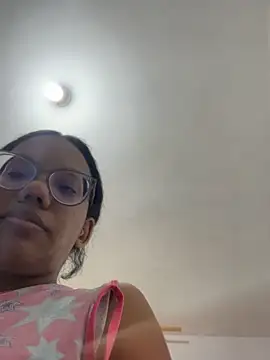 Snapshot of Valen1800 chatting on November 27, 2025, 2:01 am Valen1800 online show from November 27, 2025, 2:01 am