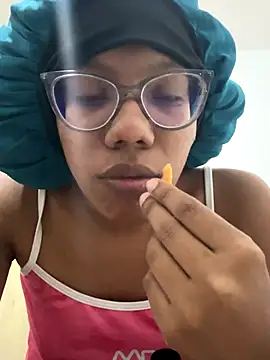 Snapshot of Valen1800 chatting on October 28, 2025, 1:39 am Valen1800 online show from October 28, 2025, 1:39 am