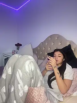 naughtybella05 online show from November 14, 2025, 10:52 am