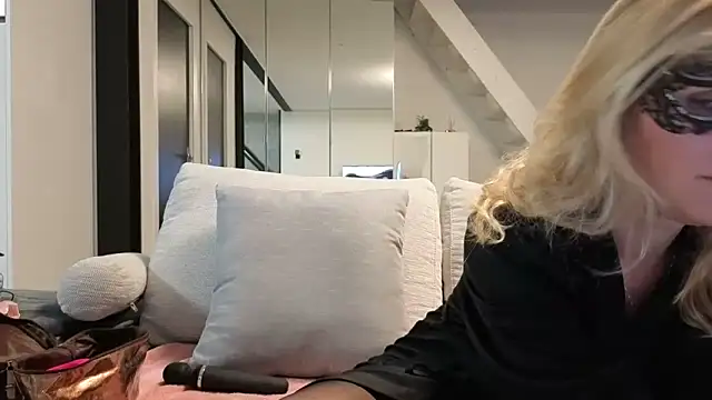 bellemasquer online show from March 15, 2026, 8:38 pm