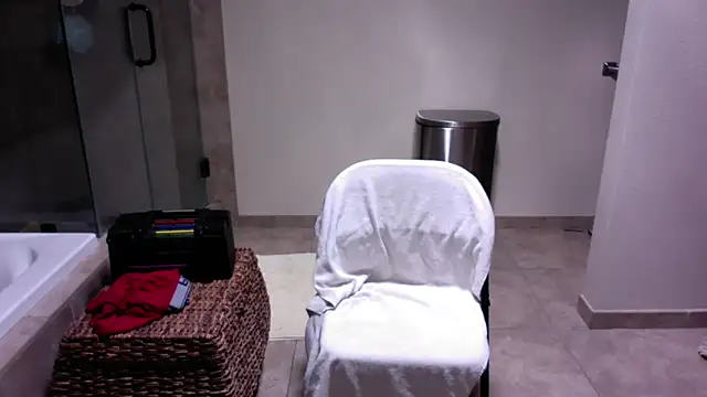 DERTYLAY online show from April 3, 2026, 7:31 pm