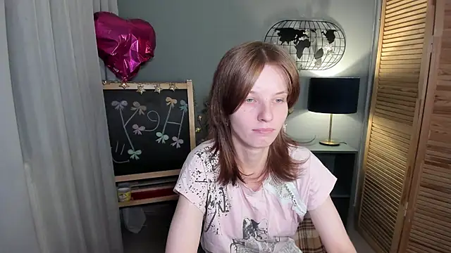 Snapshot of Madelaineses chatting on November 12, 2025, 9:57 am Madelaineses online show from November 12, 2025, 9:57 am