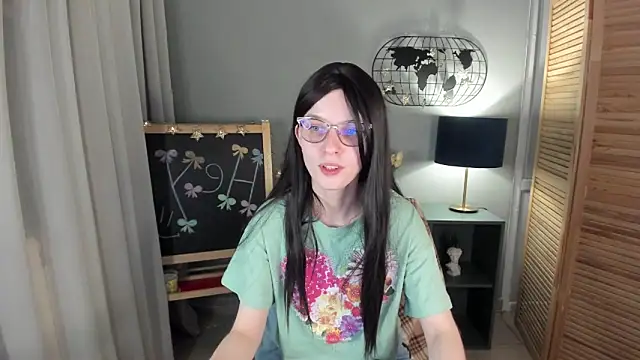 Snapshot of Madelaineses chatting on November 26, 2025, 9:26 pm Madelaineses online show from November 26, 2025, 9:26 pm