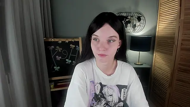 Snapshot of Madelaineses chatting on November 19, 2025, 8:47 am Madelaineses online show from November 19, 2025, 8:47 am