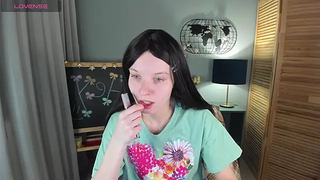 Snapshot of Madelaineses chatting on November 29, 2025, 10:04 am Madelaineses online show from November 29, 2025, 10:04 am