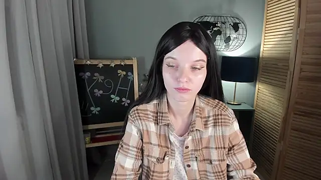 Snapshot of Madelaineses chatting on November 25, 2025, 9:42 am Madelaineses online show from November 25, 2025, 9:42 am