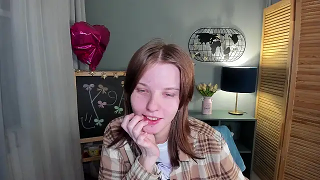 Snapshot of Madelaineses chatting on November 5, 2025, 9:12 am Madelaineses online show from November 5, 2025, 9:12 am