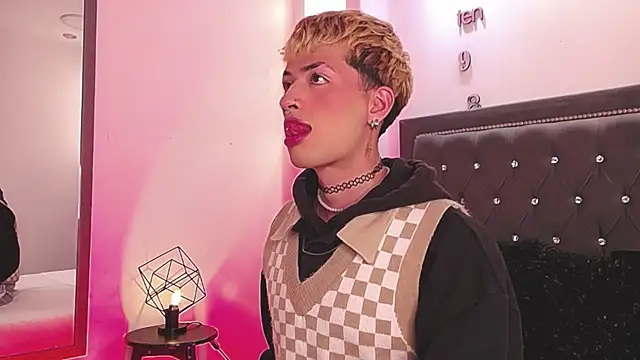 Snapshot of OzorioDany chatting on October 1, 2025, 3:55 am OzorioDany online show from October 1, 2025, 3:55 am