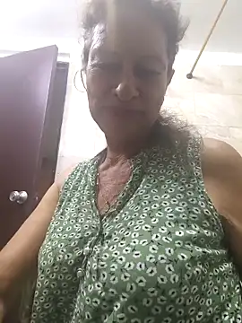 Snapshot of MaryeLunna chatting on October 23, 2025, 12:42 am MaryeLunna online show from October 23, 2025, 12:42 am