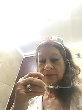 Snapshot of MaryeLunna chatting on November 4, 2025, 11:03 am MaryeLunna online show from November 4, 2025, 11:03 am