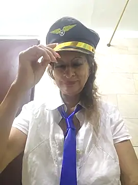 MaryeLunna online show from February 2, 2026, 1:04 am