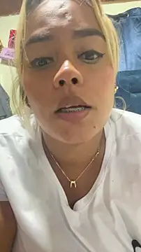 Snapshot of EmilyDuran_ chatting on April 21, 2026, 2:47 am EmilyDuran online show from April 21, 2026, 2:47 am