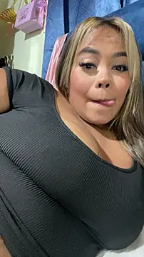 Snapshot of EmilyDuran_ chatting on May 21, 2026, 11:57 pm EmilyDuran online show from May 21, 2026, 11:57 pm