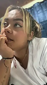 Snapshot of EmilyDuran_ chatting on April 21, 2026, 2:51 am EmilyDuran online show from April 21, 2026, 2:51 am