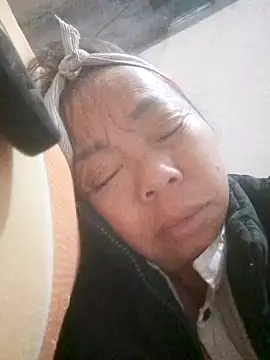 VangLe73 online show from November 8, 2025, 9:18 pm