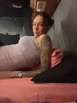 bratlipss online show from April 18, 2026, 7:54 am