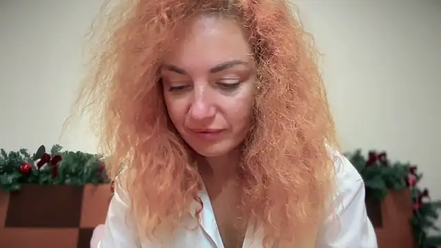 Snapshot of Reddgiirl chatting on November 30, 2025, 12:11 am Reddgiirl online show from November 30, 2025, 12:11 am