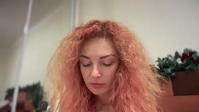 Snapshot of Reddgiirl chatting on November 27, 2025, 10:21 pm Reddgiirl online show from November 27, 2025, 10:21 pm