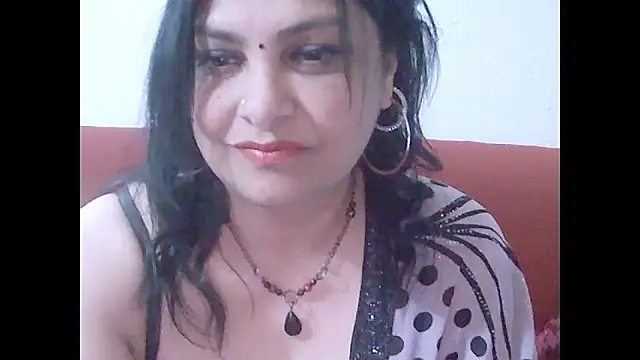 Snapshot of Indiansweetness77 chatting on September 24, 2025, 9:27 am Indiansweetness77 online show from September 24, 2025, 9:27 am