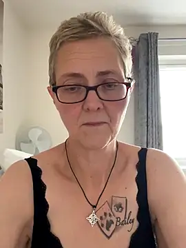 Snapshot of Curvy-Jinx chatting on November 4, 2025, 9:24 am Curvy-Jinx online show from November 4, 2025, 9:24 am