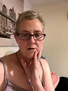 Snapshot of Curvy-Jinx chatting on November 8, 2025, 9:07 pm Curvy-Jinx online show from November 8, 2025, 9:07 pm