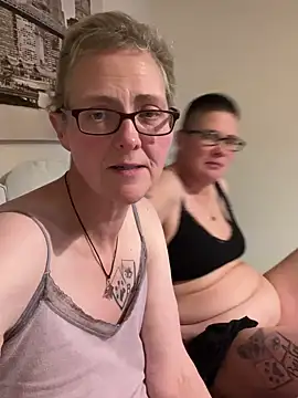 Snapshot of Curvy-Jinx chatting on December 4, 2025, 9:58 pm Curvy-Jinx online show from December 4, 2025, 9:58 pm