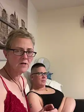 Snapshot of Curvy-Jinx chatting on November 12, 2025, 8:45 pm Curvy-Jinx online show from November 12, 2025, 8:45 pm