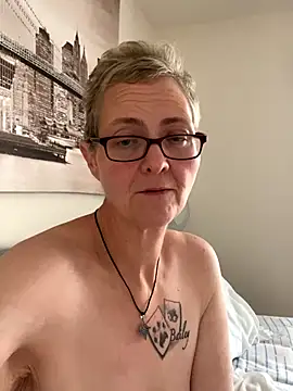 Snapshot of Curvy-Jinx chatting on November 5, 2025, 9:34 am Curvy-Jinx online show from November 5, 2025, 9:34 am