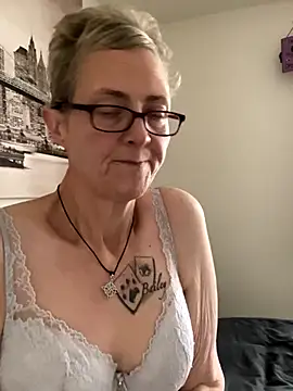 Snapshot of Curvy-Jinx chatting on November 18, 2025, 8:50 am Curvy-Jinx online show from November 18, 2025, 8:50 am