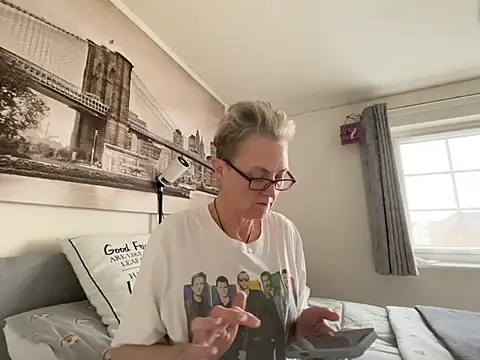 Curvy-Jinx online show from April 10, 2026, 7:26 am