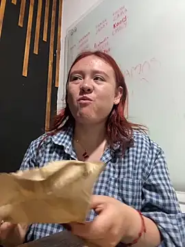 Snapshot of AliaMiller_ chatting on December 19, 2025, 1:24 pm AliaMiller online show from December 19, 2025, 1:24 pm