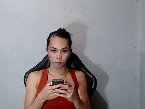 ladychix online show from February 5, 2026, 11:06 am