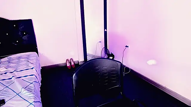 Snapshot of Rossedewitt_ chatting on November 28, 2025, 11:49 pm Rossedewitt online show from November 28, 2025, 11:49 pm