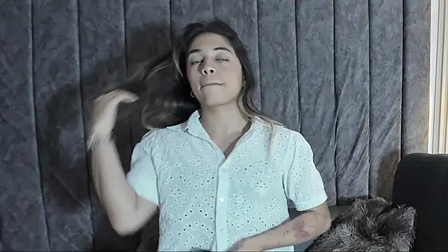 Snapshot of rachell_owen chatting on November 15, 2025, 4:49 am rachell owen online show from November 15, 2025, 4:49 am