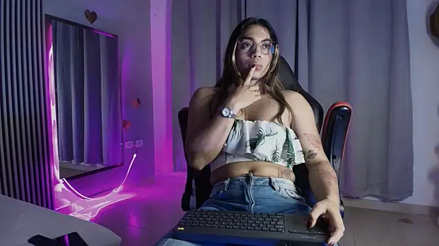 Snapshot of rachell_owen chatting on November 17, 2025, 4:38 am rachell owen online show from November 17, 2025, 4:38 am