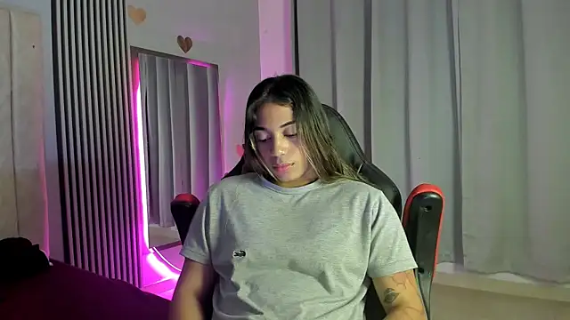 Snapshot of rachell_owen chatting on December 3, 2025, 4:35 am rachell owen online show from December 3, 2025, 4:35 am