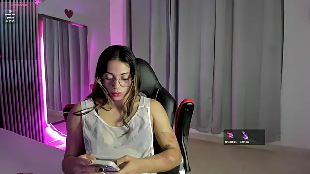 Snapshot of rachell_owen chatting on December 5, 2025, 4:44 am rachell owen online show from December 5, 2025, 4:44 am