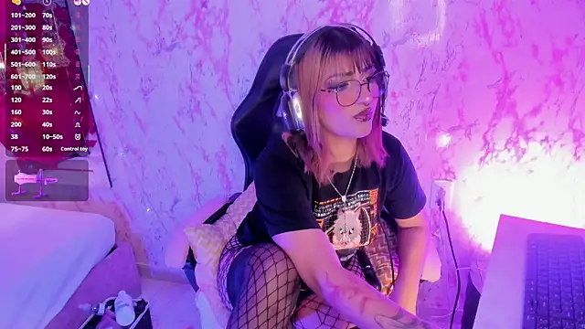 Snapshot of AriaNova_ chatting on February 7, 2026, 1:19 pm AriaNova online show from February 7, 2026, 1:19 pm