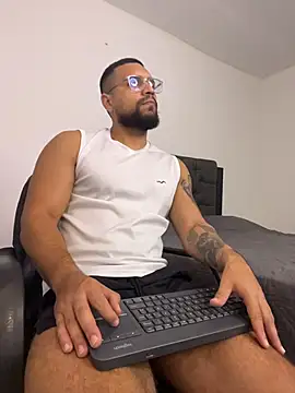 vincentjaxon online show from October 24, 2025, 11:42 am