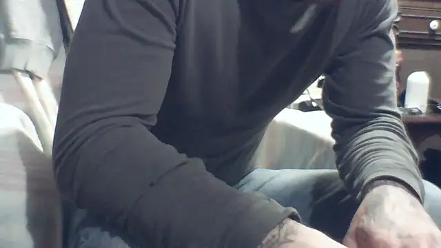 Luv2SuckBWC92 online show from January 15, 2026, 4:05 am