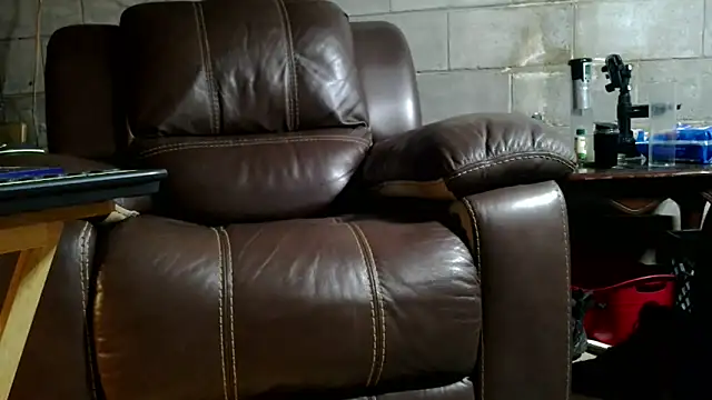 Luv2SuckBWC92 online show from December 20, 2025, 4:04 am