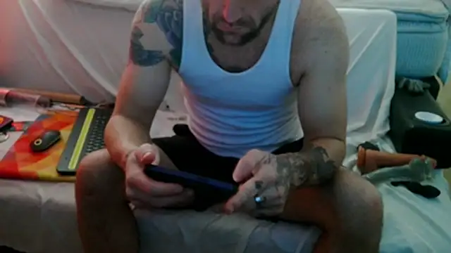 Luv2SuckBWC92 online show from October 25, 2025, 5:24 pm