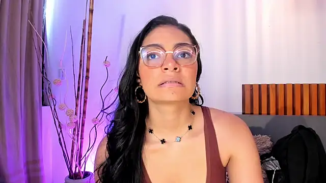 LunaAspen  online show from April 17, 2026, 6:11 pm