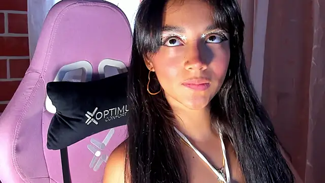 MelanyOconner online show from September 22, 2025, 3:18 pm